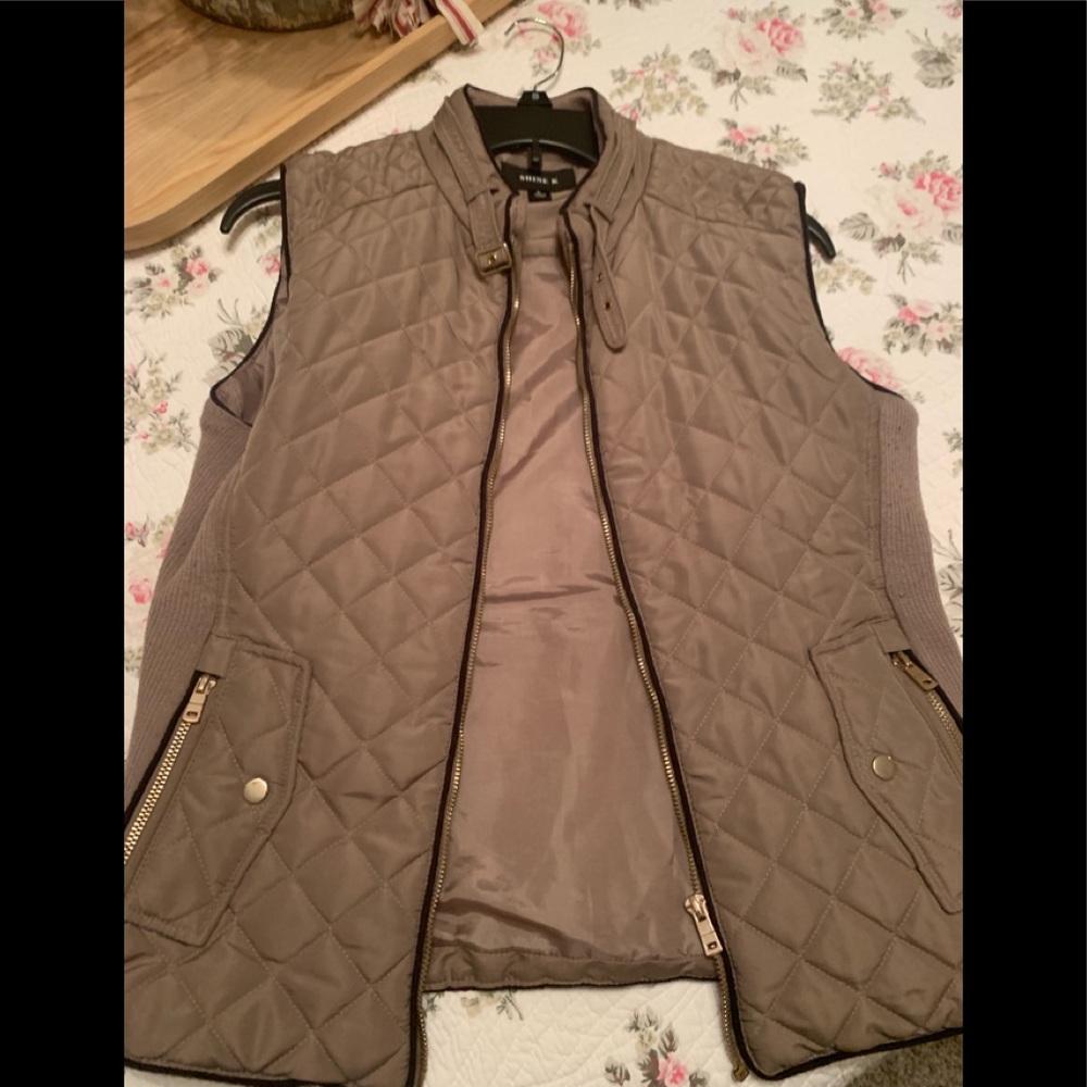 Taupe puffer vest
